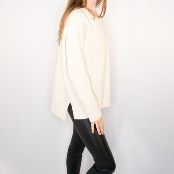 VINCE Ivory Cashmere Over Sized Rib Knit Slit Side Pullover Sweater Size Small - Picture 2 of 8